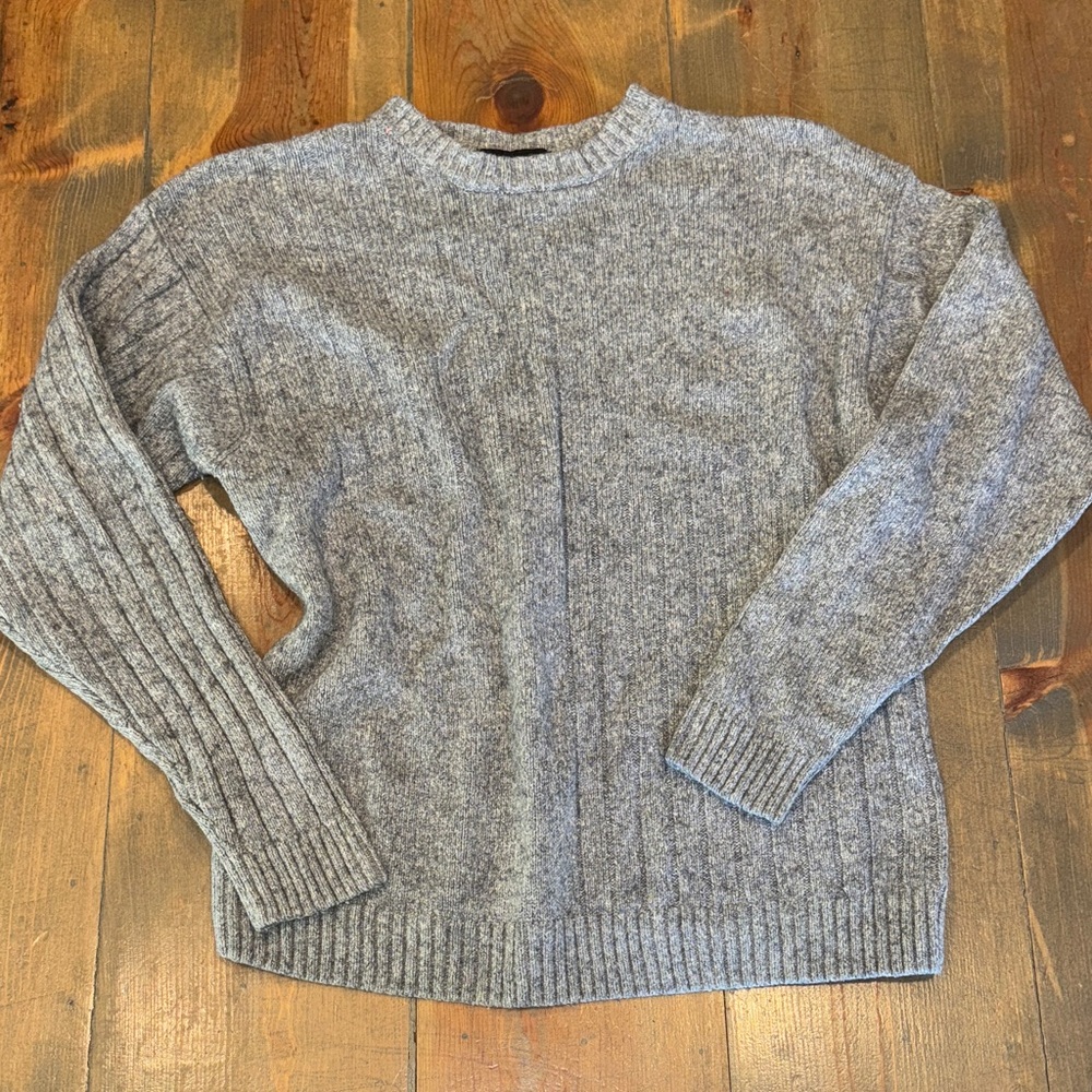 Sun River Co. Gray Sweater